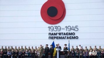 Заскоки конечно ещё те, проще бы просто Знамя Победы совмещали. Радует, что хоть не как на незалежной)