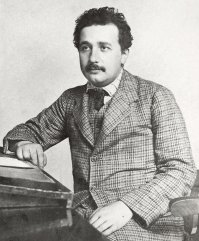 "Есть мнение о том, что у физика Альберта Эйнштейна с похожей прической была подобная генетическая мутация. "

Чушь...