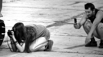 Секс по-французски: француз имеет любовницу Секс по-английски: англичанин
подглядывает в замочную скважину, как француз имеет его жену 
Секс по-грузински:грузин имеет англичанина, который... 
Секс по-итальянски: итальянец снимает фильм
про то, как грузин... 
Секс по-советски: русского имеют на партсобрании за просмотр итальянской порнографии.