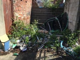 А это ухоженный дворик или не все за бугром живут так красиво, как нам пытаются внушить.