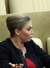 Ой, да ладно вам, запутенцы, вы же все не так поеяли, красавишна на переднем плане, а чудовище..... Эй, орлы, а вы вообще когда минусили что Путина за чудовище держали? А ну сознавайтесь!