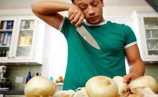 Получив на день рождения сюрприз от сына, человек не смог сдержать слез