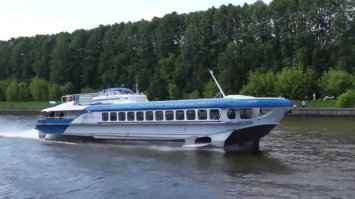 На "Ракету" и "Метеор" совсем не похож Еще "Заря" была, но без крыльев 45 км ч максимальная скорость. Я на всех ПЛАВАЛ. Именно плавал, именно так правильно, а моряки вправе использовать свой жаргон исключительно в СВОЕЙ среде, в противном случае СХОДЯТ в пешее путешествие