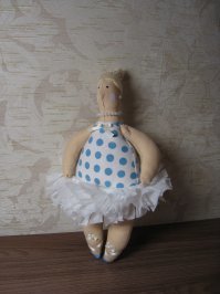 Дочь очень хотела, пришлось начать шить)