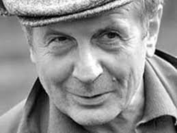 наш, русский писатель Михаил Веллер, работал по распределениюл воспитателем группы продлённого дня начальной школы и учителем русского языка и литературы в сельской восьмилетней школе,  рабочим-бетонщико,   вальщиком леса и землекопом,  младшим научным сотрудником, экскурсоводом, столяром, снабженцем и заместителем директора по административно-хозяйственной части,  перегонщиком импортного скота из Монголии в Бийск по Алтайским горам,  охотником-промысловиком,  в археологической экспедиции в Ольвии и на острове Березань, осенью и зимой   рабочий-кровельщик.
Уж если кто из знаменитостей меня и удивил - так это Веллер!!!