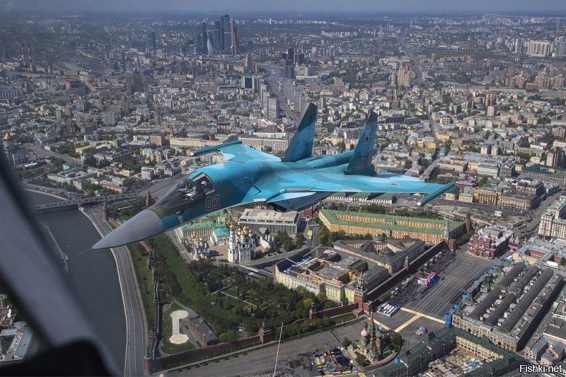 Что видит пилот вертолёта пролетая над Москвой 9 мая!!!