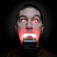 Бабки собрал,Полароидом за часик всех отщёлкал,объяснил что это демо версия и свободен