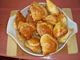 А я,дорогая Маша,вот такие делаю,из слоёного теста.Тоже весьма не дурно.