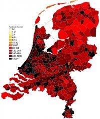 Китай - страна пустоты. Большая часть Китая - пустота. Почему то все нормально относятся к тому, что в СГА (США) люди живут только в 5-ти штатах. Калифорния на порядок более заполнена людьми, чем например китайское приморье. Посмотрите как живут в Нидерландах - муравейник. Вы ни когда ни чего не сможете сделать с тем, чтоб например Американцы ломанулись жить в Канзас - те,  кто хочет жить как в Нидерландах будет жить в мини жилье, хотя может быть тот же Канзас - просто за углом пустой, просторный и практически не обитаемый.