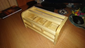 мужик молодец. была бы у меня такая же мастерская, я, наверное, и не такое бы делал....