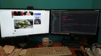 Не надо <span style='color:gray'>[мат]</span>! вот как выглядит рабочее место человека который работает удаленно. Так как на ваших фото оно выглядит в лучшем случае 1 месяц в году. Отличие только лишь в том, что сидишь не в офисе, а дома и график работы плавающий