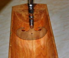 Таким топориком неудобно рубить.
Корыто и тяпка должны быть идеально подогнаны, иначе фарш будет со щепками((((