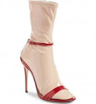 кружевные  шорты с рубашкой, кстати, влет уходят.  
А  эти туфли ох.уенны.