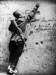 Усачев жив до сих пор.
Живет на Донбассе в Славянске.