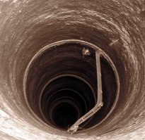 Было дело... Пришлось упавшую и расклинившую балку внутри 150й трубы снимать. было не легко.  На фото я.