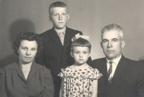 Награды
- Герой Советского Союза (6 декабря 1957, медаль  Золотая Звезда    10842; по ходатайству Военно-медицинского музея Министерства обороны СССР, партийных и советских организаций города Полоцка);
- орден Ленина (6 декабря 1957);
- орден Красного Знамени;
- орден Красной Звезды;
- медали, в том числе:
медали Флоренс Найтингейл Международного комитета красного креста (1965).
- Почётный гражданин города Полоцка.

Память
- Именем Зинаиды Михайловны Туснолобовой-Марченко названы улицы в Ленинске-Кузнецком и в Полоцке, а также Полоцкий медицинский колледж, открыт музей-квартира героини.
- В селе Новопокасьма Ленинск-Кузнецкого района, где она училась, её именем названа школа.
- В посёлке Горшечное Курской области, где она получила ранение, названа улица, рядом с которой расположена центральная районная больница.
- В Старом Осколе Белгородской области её имя носит из садов школы   33.
- Стенд, посвящённый мужеству З. М. Туснолобовой-Марченко, размещён в музее-квартире Н. А. Островского  Преодоление  в доме   14 по улице Тверской в Москве
- В 1992 году в Белоруссии был выпущен почтовый конверт, посвящённый Туснолобовой.