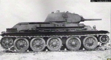 Еще аргумент очень доходчивый - сравните башни танков.
У А-32 она сварная причем боковая деталь башни  не целиковая как у Т-34 а из двух частей состоит как на БТшке. У лобах бортов острые края - они сварные.
2-е фото Т-34 с сварной башней схожее с А-32 правда есть отличие нет шва и накладка чуть выше погона ( квадратик) .
На нашей машине  такого нет  потому что у нее башня литая а это уже осень 1940 года!!!!!! 3 фото и 4 с типами башен  1 раяд с лева 1-я литая , вторая сварная.
Само фото не знаю для кого делалось но делалось не ранее апреля -мая 1941 года.
Теперь убедил?