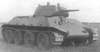 Я же фото выложил посмотрите какая там конструкция на люке мехвода ( этот танк был с 76 мм пушкой) у второго А-32 с 45 мм пушкой люк был другой от А-20 ( фото прилагаю) и он то же не такой как у этой Т-34 обр 1940 г. Это даже не А-34 это уже серийная машина  ( баки на бортах об этом свидетельствуют).