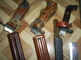 Предположение, но мимо. Так же утилизируются и штыки СВТ (которые сейчас дороже К98 идут некастрированные), мосинские иголки, штыки АКМ и прочее, и прочее, и прочее. Знакомый был на складе г.Алатырь, где ММГ делают, рассказывал как битумоварку во дворе топили ложами СВТ и мосинок. А вынести не разрешают даже винт. 
И потом, культ нацизма начинается не со штыков. Тот же штык Маузера имеет очень обширную историю и географию - Турция и Югославия, Иран и Австрия, Румыния и Чехия и т.д.- это все разные варианты К98го.   
Тут некоторые товариСчи высказались по поводу "мне они даром не нужны".  У нас уже был опыт, когда били буржуйский фарфор разных династий, резали картины, потому что "мещанство нарисовано", гобелены на портянки пускали и т.д. Это ... гм, даже не знаю как сказать... не очень умно, что ли... это часть истории, нравитсяя вам это или нет, и относиться к ней надо как минимум с уважением. Я ж не призываю пускать под пресс всякие sраные айфоны только потому, что мне они не сдались ни на что.