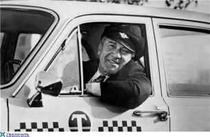 Николай Крючков, х/ф Горожане (1975).
Очень добрый фильм с любимым актером...