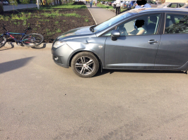 я на велосипеде. признан невиновным, водила виноват 100% по решению ГИБДД.
дело происходило под 5.21 Жилая зона.
на месте предлагал мне оплатить 12к. рублей, был послан накуй и мной и следователем ГИБДД. 
помогло видео, он утверждал, что пропускал машину и я врезался в него когда тот не двигался более 2-3 минут. 
у меня и велосипеда повреждения отсутствовали.