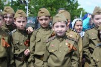 А погоны у детишек "вверх ногами" никого не смутили?