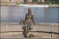 Дык да)) У нас в городе тоже статуй есть, затерли девки титьки до блеска))