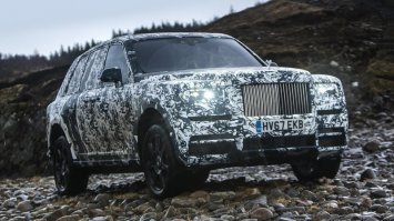 А кто был дизайнером? Срущие птицы или таджики с ведром цемента?