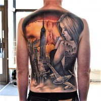 Эх, люди-люди... и что вы нам пытаетесь впарить под видом красивых интересных работ?
Нормальные татуировки для спины выглядят примерно как-то вот так: