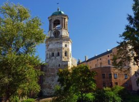 Вот на эту башню взбирался Крестовский.