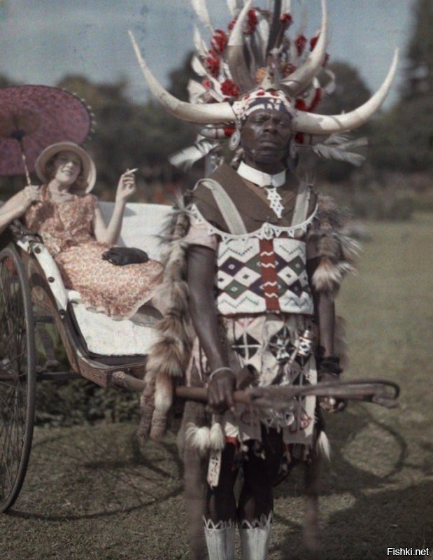 Зулус-рикша за работой. Дурбан. Южно-Африканский Союз. Доминион Британской империи. 1930 год
