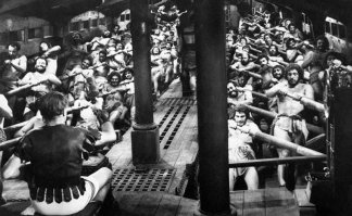 Ну в Древнем Риме в рабских силам меряли.  
Типа: 
- У тебя галера  на сколько? 
- 200.
- А у меня 300!
Так что прогресс налицо....