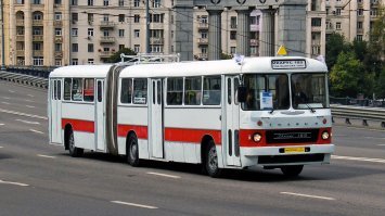И  Ikarus 180