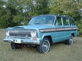 Создатели Range Rover не знали, что по США уже несколько лет как ездил Jeep Wagoneer, который не менее комфортабельный, с лучшим дизайном и салоном.
