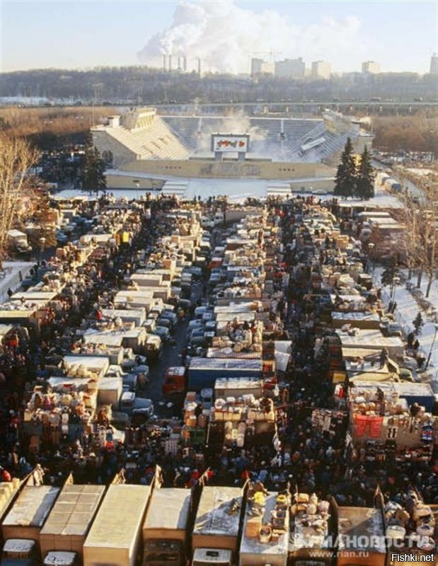 1990 е годы, Москва. Вещевой рынок,