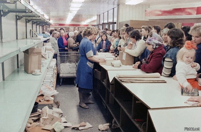 В магазине, Вильнюс, 27 апреля 1990 года.