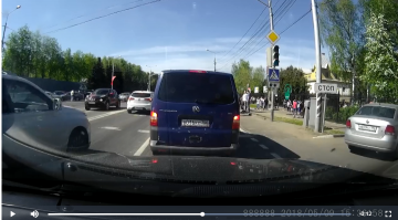 Со скоростью я согласен, но, повторюсь, у нас в стране скорость виновность в ДТП не определяет там, где есть приоритет одного ТС перед другим. Встречку же я не вижу, на скрине первое появление эклипса в кадре - между жуком и белым авто. На этом кадре эклипс находится в средней полосе. То, что водитель шкоды не мог видеть ТС, имеющее по отношению к нему приоритет, не отменяет требования уступить дорогу. Водители фуры зачастую не видят легковушки справа от себя, не могут их видеть, но вину это с них при перестроении не снимает.