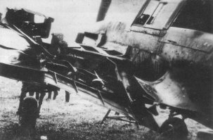 В принципе, автор ролика не так уж и не прав. Если у союзников такие случаи крайне редки, то у наших штурмовиков доползать домой в состоянии: "это в принципе лететь не должно", - было в порядке вещей. Особенно в начале-середине войны, когда прикрытие истребителями было слабое. Например, в таком: