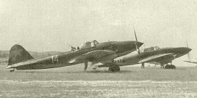 Были переделки самолетов на аэродромах уже в 1942 году. Так как конструкция изначально была двухместная, туда и врезали турель для стрелка.