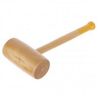 Да, позорище! Всем же ясно, что в приличных местах для этого используется киянка, в элитных центрах - резиновая.