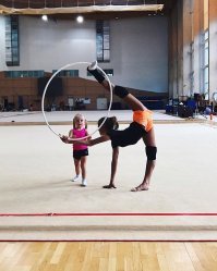 Да, есть несколько симпатичных, но по сравнению с, все они смотрятся жалко :)  Вот например Александра Солдатова