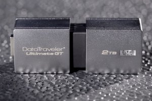 есть уже флешки на 2000 гигабайт правда стоят $1,650