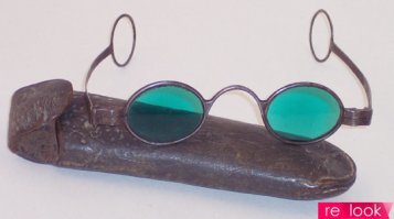 Джанго освобожденный 
"Конечно, Квентин точно знает, как правильно создать нужный имидж его персонажам, но солнцезащитные очки появились лишь спустя примерно 70 лет после событий фильма" (с)

У меня тут вопрос по этому поводу:
 
Действие фильма начинаются с 1858 года...

Предмет, напоминающий современные темные очки, появился в 1752 году, и создал его Джеймс Эскью сразу после того, как им же было изобретено стекло синего цвета. Ученому удалось продать всего две единицы своего творения. Так как современники исследователя не посчитали придуманную им вещь полезной.
 
Можно можно привязаться к модели очков (Sio2 Django, разумеется, не было в то время;)) или цвету стекол очков Джанго, но оспаривать факт существования солнцезащитных очков - неверно