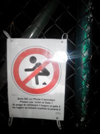 15 настолько ужасных туалетов, что лучше перетерпеть