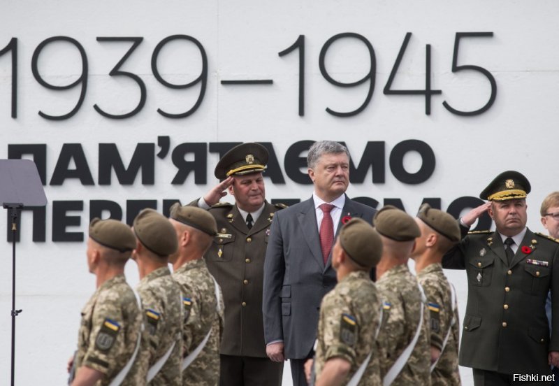 Там на сайте у Порошенко, что не статья уже шедевр.

"Участие Президента в мероприятиях по случаю 73-й годовщины Победы над нацизмом во Второй мировой войне"