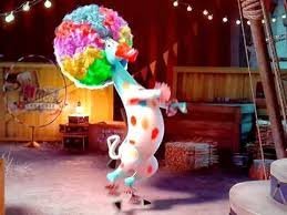 Разноцветные макароны - как  парик клоуна в тарелке.