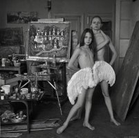 Фото педофила Мохорева стали популярны в постсоветское время, сейчас его настолько затюкали педиборцы, что он сменил фомилию на Максимов