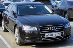 с этим номером хозяину аудюхи не повезло )))