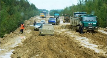 сразу после съезда с моста