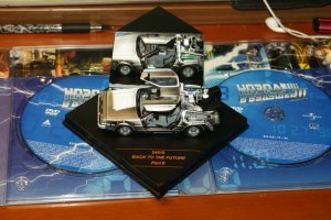 она самая))) ну одноголосый перевод - он же не лицензионный) у меня теперь еще и масштабная модель делориена есть к этим дискам